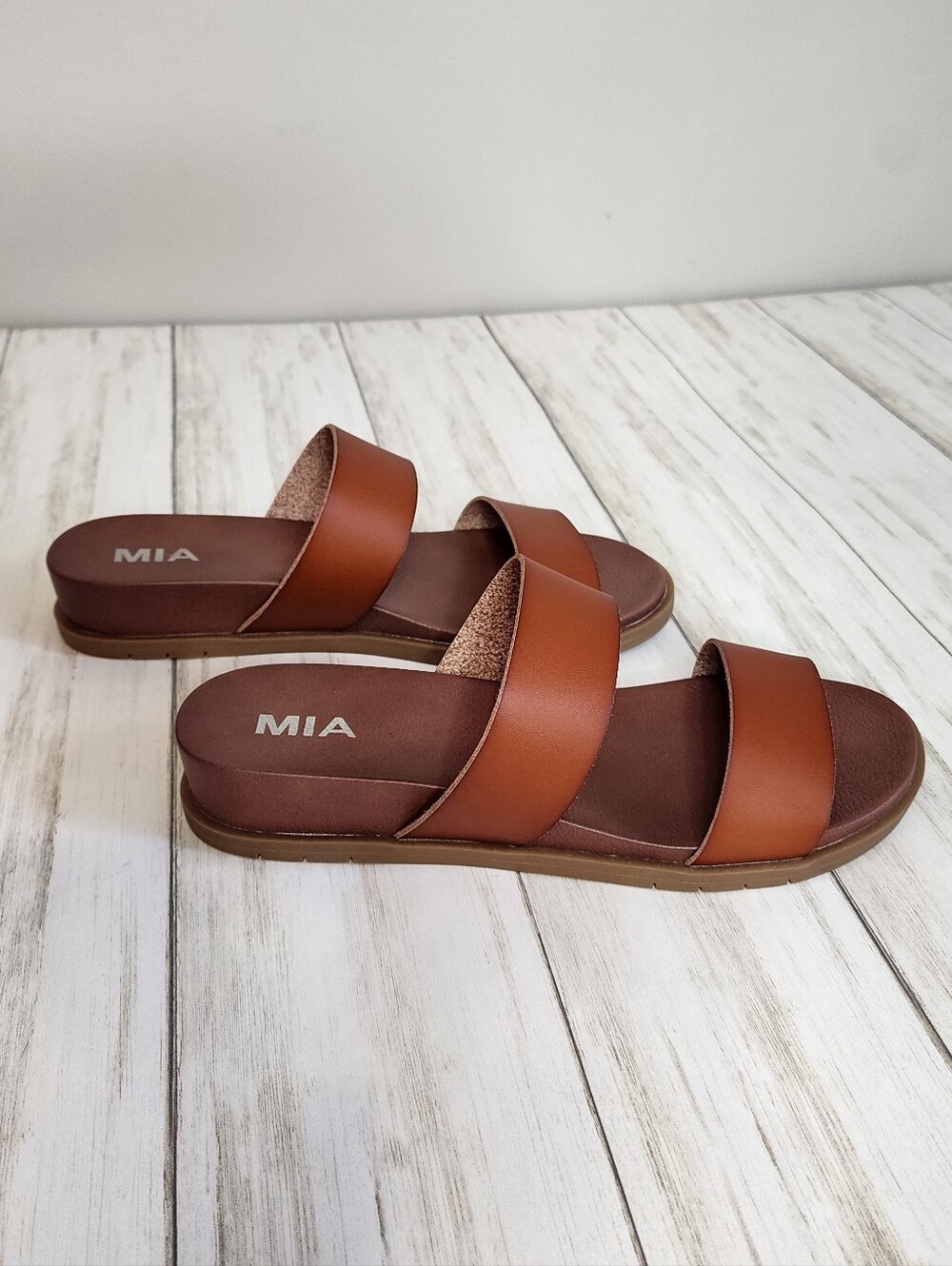 NIB MIA Yelena Sandals